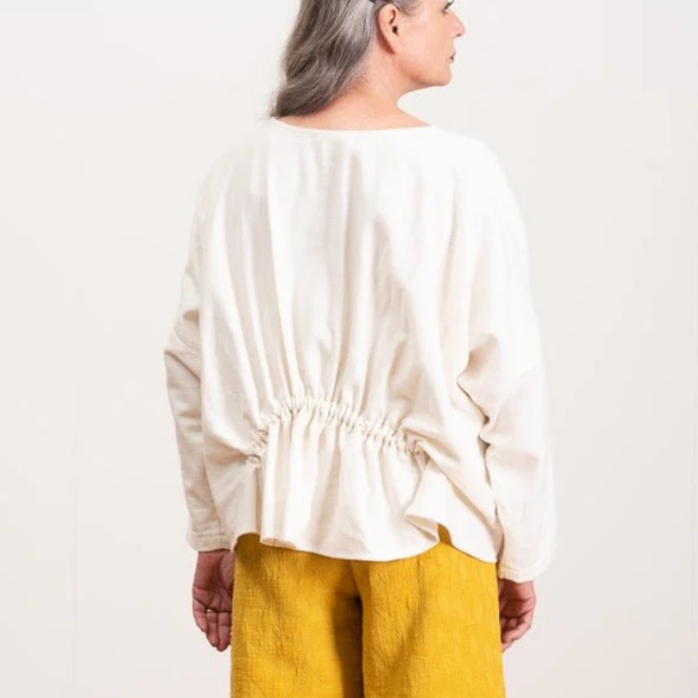 Black Crane Ruched back top